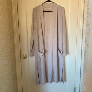 Abercrombie & Fitch knee length cardigan. Gently worn. Two front pockets.